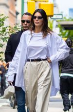 KENDALL JENNER Out for Brunch with Friends in New York 04/27/2021