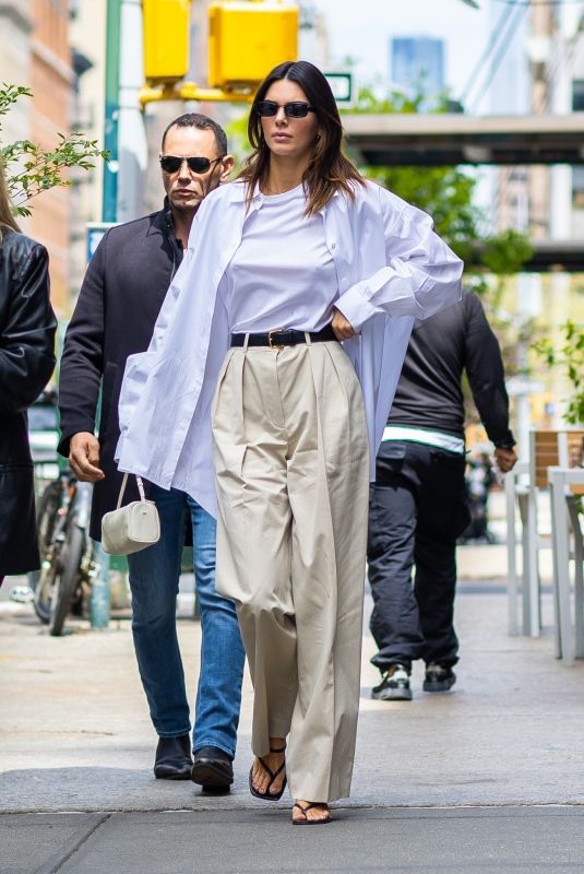 KENDALL JENNER Out for Brunch with Friends in New York 04/27/2021