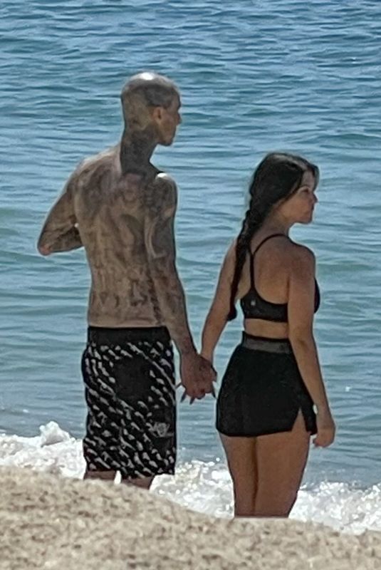 KOURTNEY KARDASHIAN and Travis Barker in Laguna Beach 04/19/2021