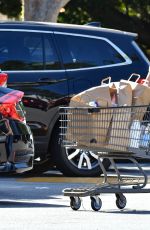 LENA HEADEY Shopping at Gelson