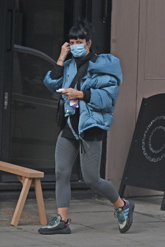 LILY ALLEN Leaves a Nail Salon in London 04/12/2021