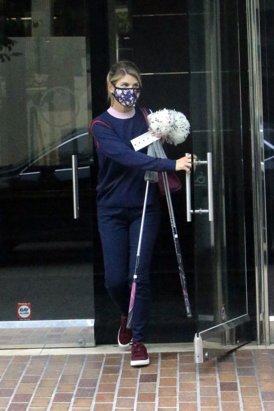 LORI LOUGHLIN at Tru Fit Golf in Beverly Hills 04/23/2021