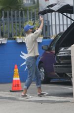 LORI LOUGHLIN Volunteering at Project Angel Foods in Los Angeles 04/14/2021