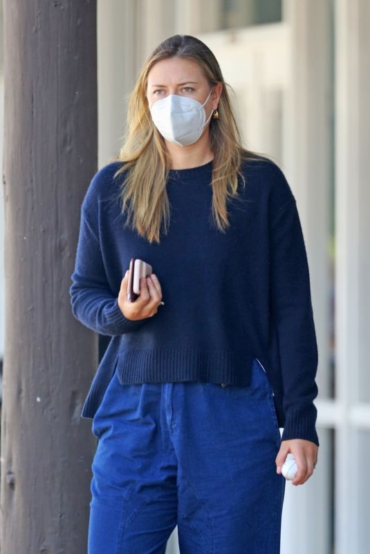 MARIA SHARAPOVA Out on Easter Sunday in Los Angeles 04/04/2021