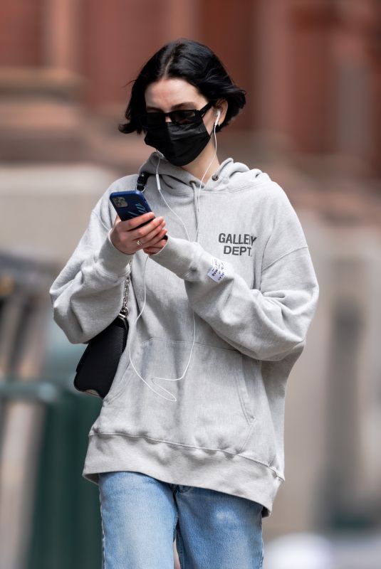 MEADOW WALKER Out in New York 04/19/2021