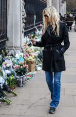 MELISSA ODABASH Paying Her Respects to Prince Philip Outside Buckingham Palace 04/10/2021