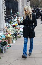 MELISSA ODABASH Paying Her Respects to Prince Philip Outside Buckingham Palace 04/10/2021