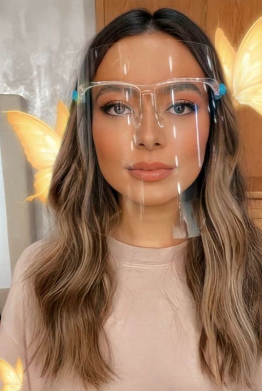 MIRANDA COSGROVE - Instagram Photos 04/08/2021