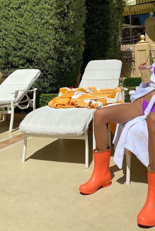 PIA MIA PEREZ - Instagram Photos and Video 04/05/2021
