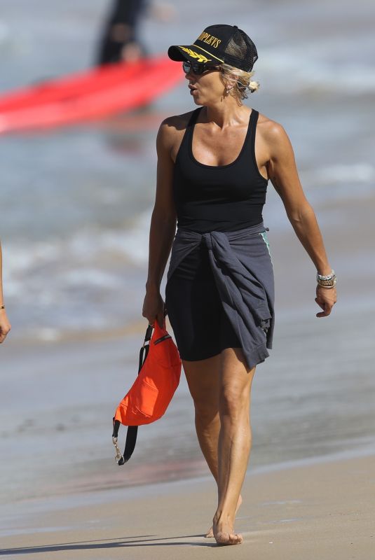PIP EDWARDS Out on Bondi Beach in Sydney 04/07/2021