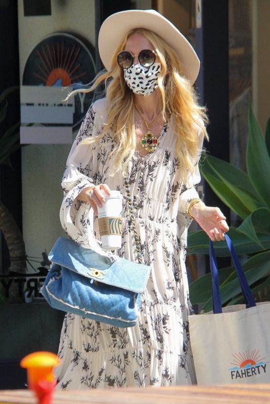 RACHEL ZOE at Starbucks Coffee at Malibu Country Mart 04/10/2021
