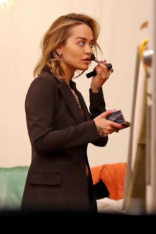 RITA ORA Shopping in Darlinghurst in Sydney 04/23/2021