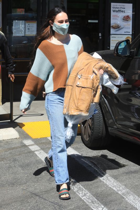 RUMER WILLIS Picks up Her Dry Cleaning in West Hollywood 04/29/2021