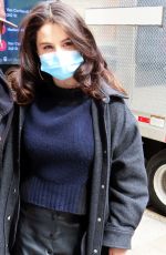 SELENA GOMEZ Arrives on the Set of Murders in the Building in New York 04/09/2021