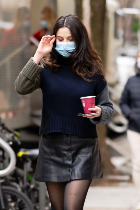 SELENA GOMEZ Arrives on the Set of Only Murders in the Building in New York 04/10/2021
