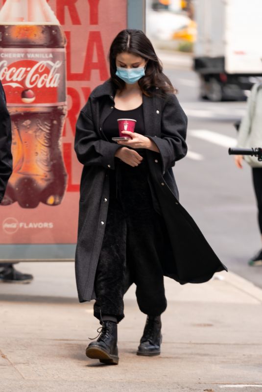 SELENA GOMEZ on the Set of Murders in the Building in New York 04/09/2021