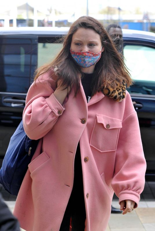 SOPHIE ELLIS-BEXTOR Arrives on the Set of Name that Tune in Manchester 04/07/2021