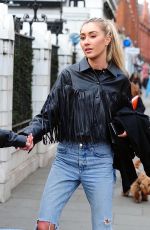SOPHIE HABBO Out with a Friend in London 04/14/2021