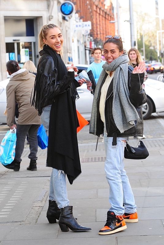 SOPHIE HABBO Out with a Friend in London 04/14/2021