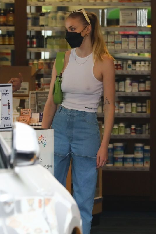 SOPHIE TURNER Out Shopping in Los Angeles 04/21/2021