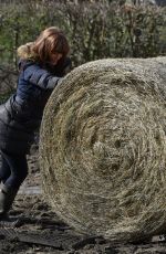 SUMMER MONTEYS-FULLAM Pushing a Bale of Hay at a Field in London 04/05/2021