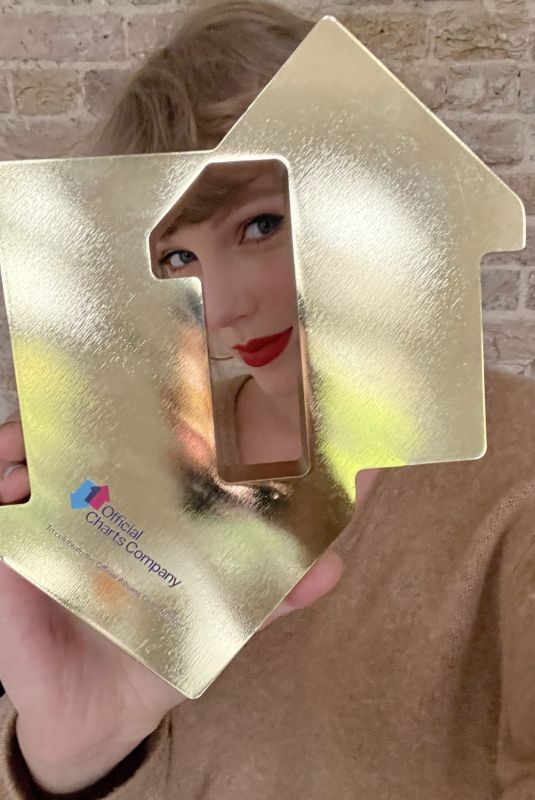 TAYLOR SWIFT - Official Charts Company, April 2021