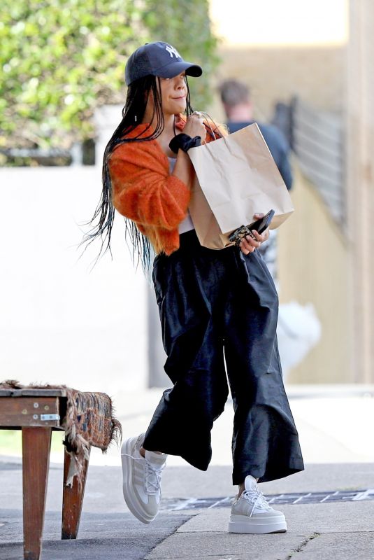 TESSA THOMPSON Out for Lunch in Bondi 04/01/2021