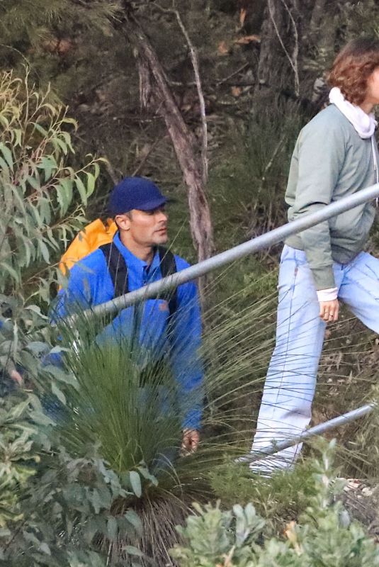 VANESSA VALLADARE and Zac Efron Out at Katoomba in the NSW Blue Mountains 03/31/2021