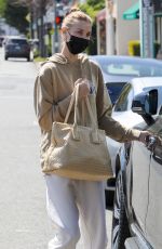 WHITNEY PORT Leaves a Dentist