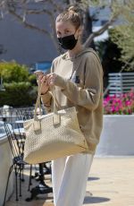WHITNEY PORT Leaves a Dentist