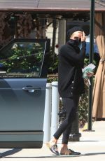 YOLANDA HADID Leaves Gigi