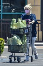 ARIEL WINTER Shopping at Gelson