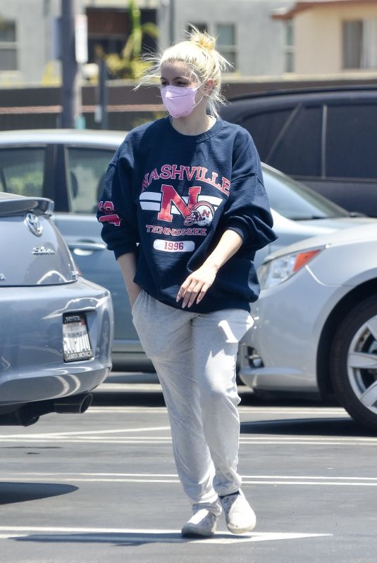 ARIEL WINTER Shopping at Gelson