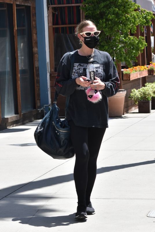ASHLEE SIMPSON Leaves a Gym in Los Angeles 05/26/2021