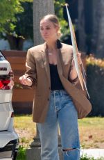 ASHLEE SIMPSON Picks up a For Sale Sign from Her Old House in Sherman Oaks 05/25/2021
