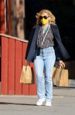 BUSY PHILIPPS Shopping for Groceries in New York 04/29/2021