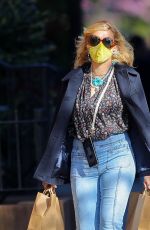 BUSY PHILIPPS Shopping for Groceries in New York 04/29/2021