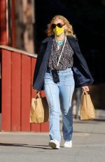 BUSY PHILIPPS Shopping for Groceries in New York 04/29/2021
