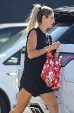 CANDICE WARNER Leaves a Shop in India 05/02/2021