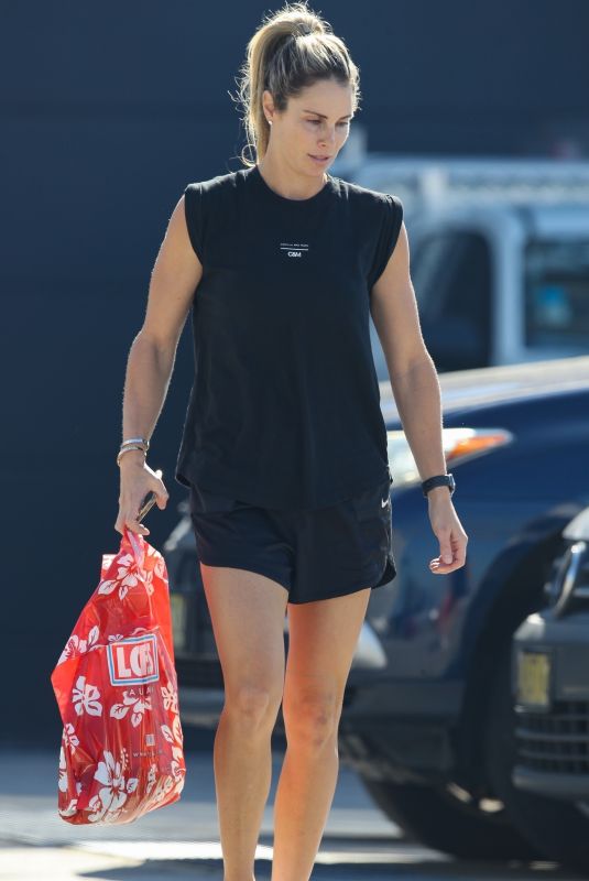 CANDICE WARNER Leaves a Shop in India 05/02/2021