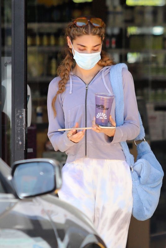 CHANTEL JEFFRIES Out for Smoothie at Earthbar in Los Angeles 05/03/2021