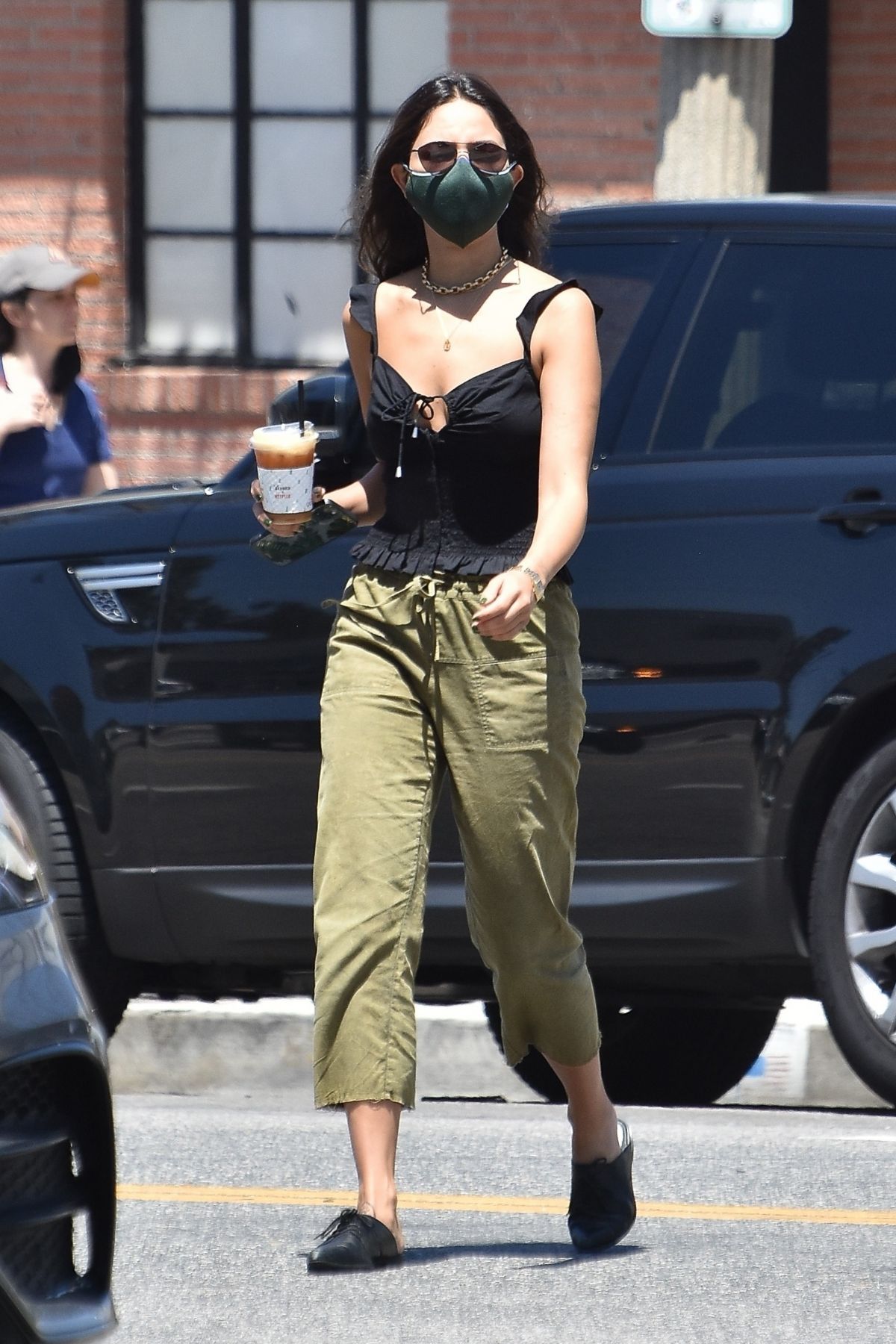 eiza-gonzalez-out-for-coffee-in-west-hollywood-05-03-2021-5.jpg