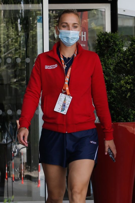 ELENA VESNINA Arrives at Her Hotel After Training at Roland Garros 05/29/2021