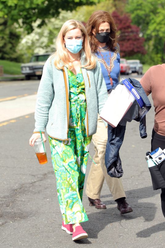 ELIZABETH BANKS and SIGOURNEY WEAVER on the Set of Call Jane in Hartford 05/15/2021