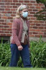 ELIZABETH BANKS on the Set of Call June in Hartford 05/17/2021