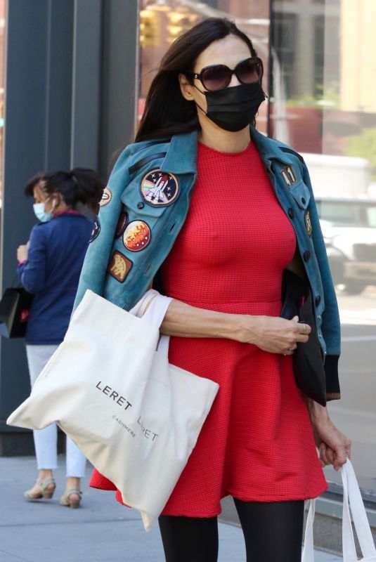 FAMKE JANSSEN  Out Shopping in New York 05/06/2021