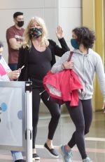 GOLDIE HAWN Arrives at Reagan National Airport in Washington 05/28/2021