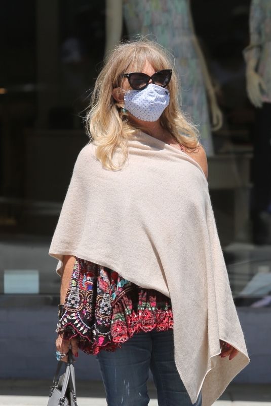 GOLDIE HAWN Out for Lunch in Beverly Hills 05/21/2021
