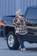GWEN STEFANI and Blake Shelton Arrives in Los Angeles 05/16/2021