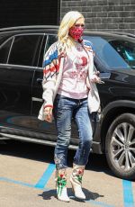 GWEN STEFANI Shopping at XIV Karats in Beverly Hills 05/12/2021